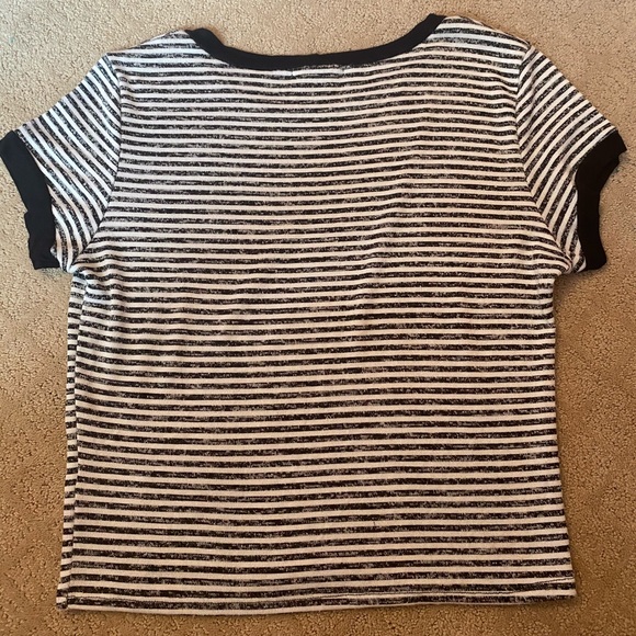 Black and white striped shirt - Picture 3 of 3
